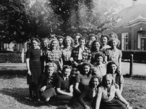 F552 1946 Huishoudschool groepsfoto 1